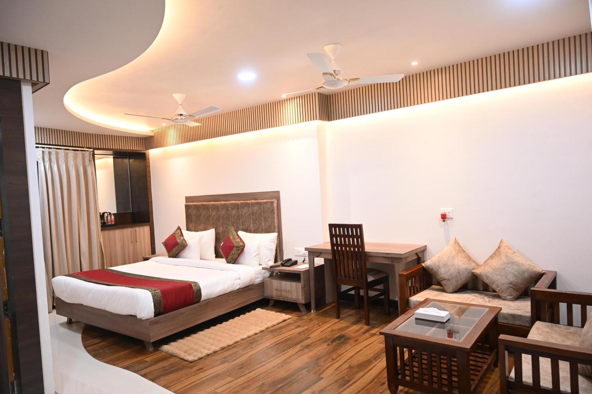 Hotel Sainik Grand فاراناسي المظهر الخارجي الصورة