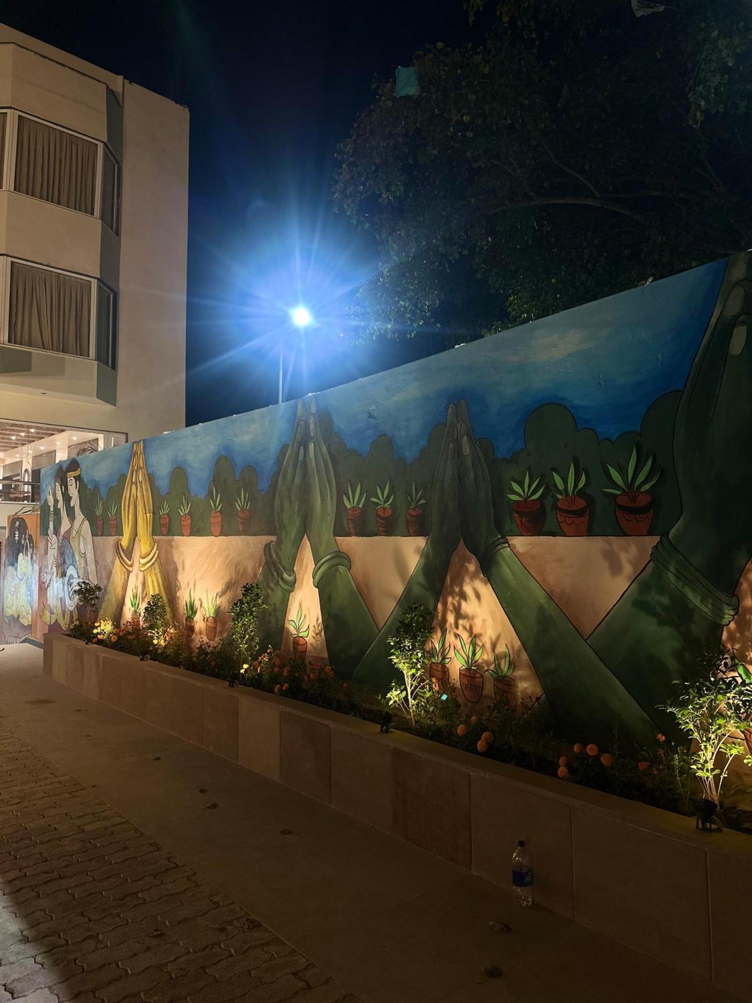 Hotel Sainik Grand فاراناسي المظهر الخارجي الصورة